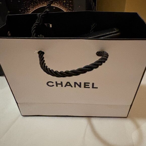 Authentic Chanel Mini Bag with Mirror - Picture 4 of 10